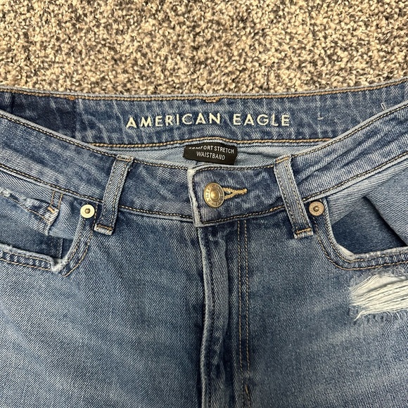 American Eagle High-waisted blue mom jean! - Picture 2 of 4